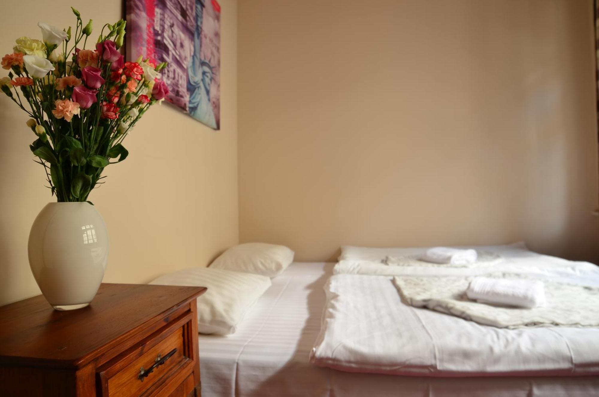The One Hostel Вроцлав Экстерьер фото